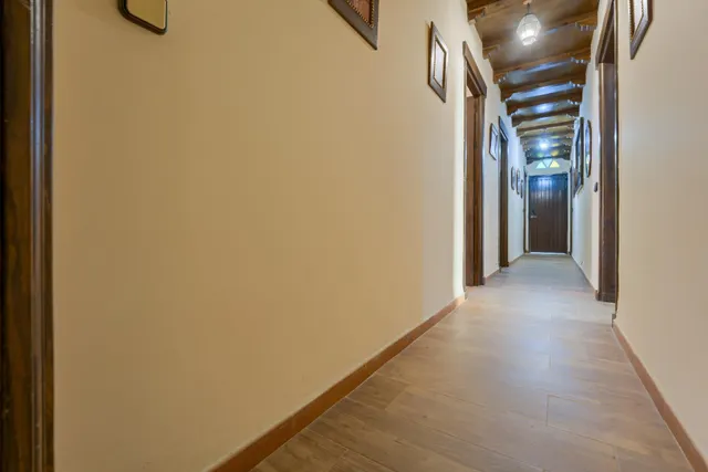 Espectacular chalet con piscina de diseño, jardín de 2.000 m2 y 4 dormitorios con baño propio — 17