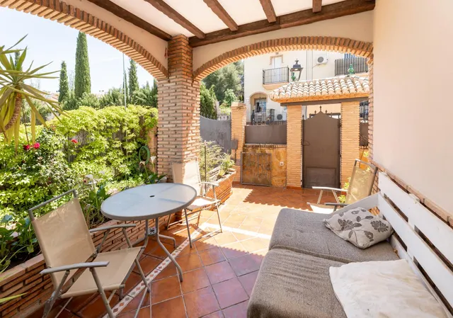 Chalet independiente con piscina privada en Barrio de Monachil – Vistas espectaculares y gran parcela. — 12