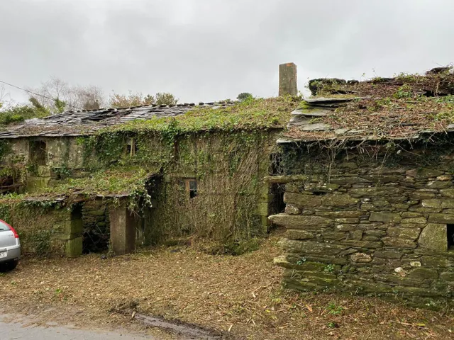PARA REHABILITAR EN XENTOSO, MONFERO — 11