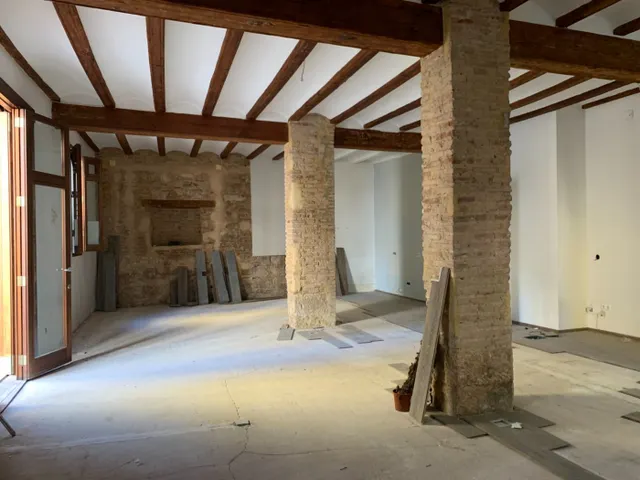 2 LOCALES,  EN EL CARMEN (PLAZA SANTA CRUZ) PARA CONSTRUIR  2 MAGNIFICOS PISOS TURISTICOS, — 17