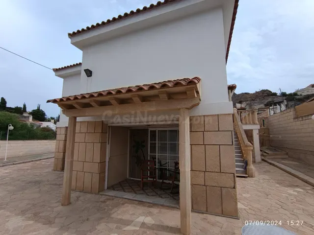 Chalet independiente de 2 plantas, en la urbanización de Tod - foto 2