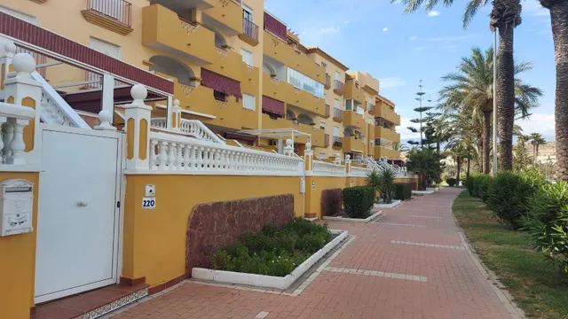 Piso bajo con sotano en residencial Conde Barcelona — 22