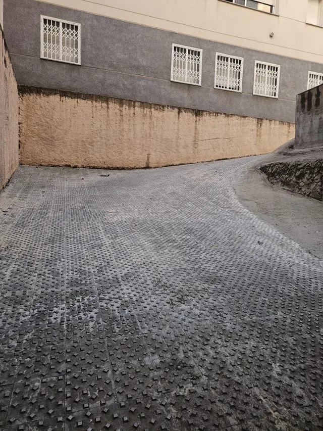 🚗 Plaza de parking en Av. Francesc Macià