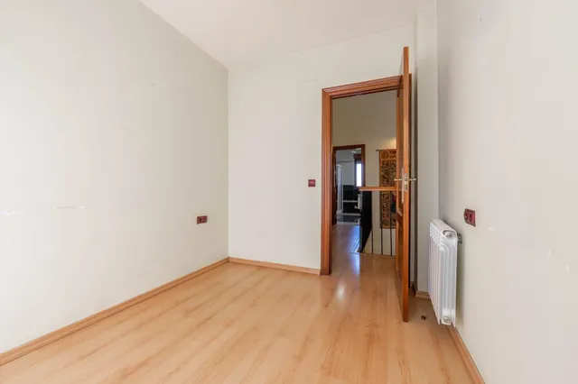 ¡¡ Impresionante chalet dividido en dos viviendas con piscina y zona ajardinadas !! — 24