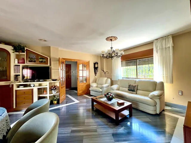FANTÁSTICO CHALET EN OTURA — 3