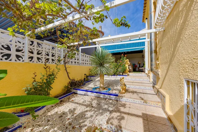 Venta de Villa Independiente con piscina Villamartín Orihuela Costa — 47