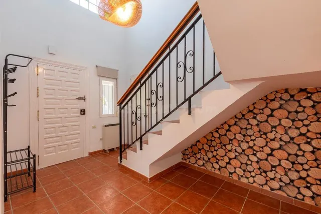 Magnífica casa con parcela en urbanización privada con pisci - foto 3