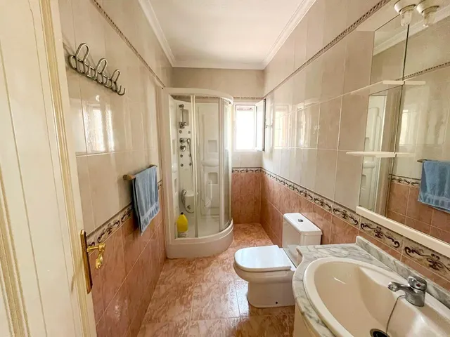 Chalet con piscina y amplias estancias en El Chaparral — 43