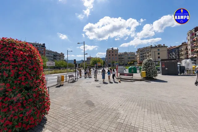 Se alquila local en entreplanta en francisco de gainza nº2 — 34