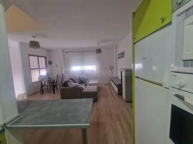 Casa de tres plantas con garaje, gran trastero y azotea chil - foto 4