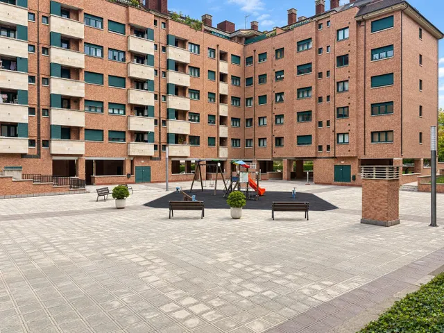 ¡a estrenar! dos dormitorios, terraza, garaje y trastero en Oviedo — 2