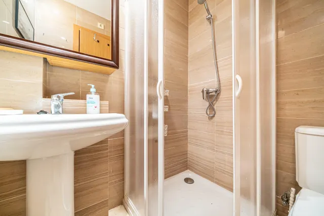 Planta baja de 3 habitaciones, con terrazas, parking y trastero en Ciudad Jardín — 28