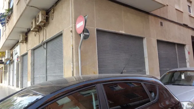 LOCAL EN LA AVENIDA DE RONDA — 11