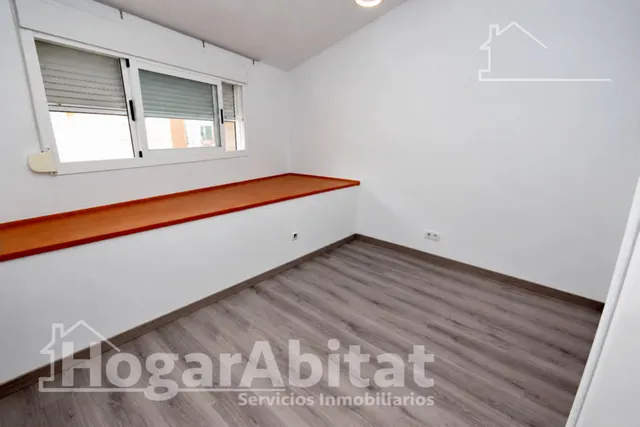 Amplitud y vistas panorámicas en este luminoso ático dúplex reformado con terraza y garaje junto a la universidad — 16