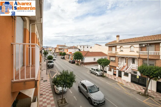 ¡Tu nuevo hogar te espera en Churriana de la Vega! Casa adosada con patio, garaje y futura parada de metro a pocos pasos. — 19