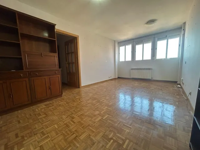 Piso en Calle Camarena — 4