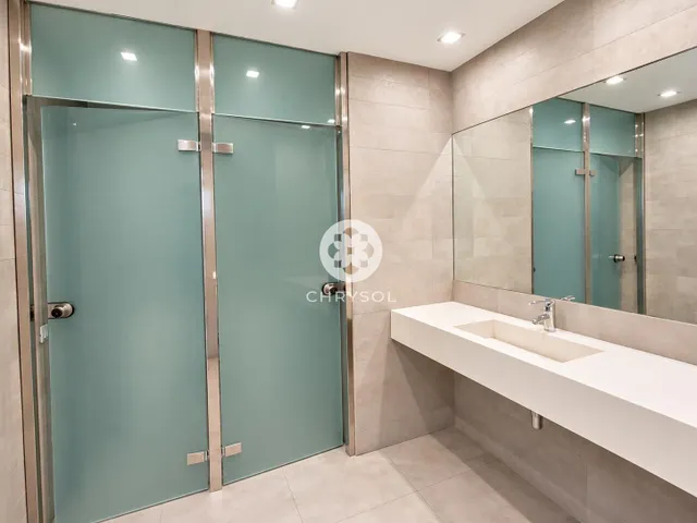 Magnifica oficina - local comercial de 1.498 m2 en rambla de catalunya, en pleno centro de Barcelona. — 26