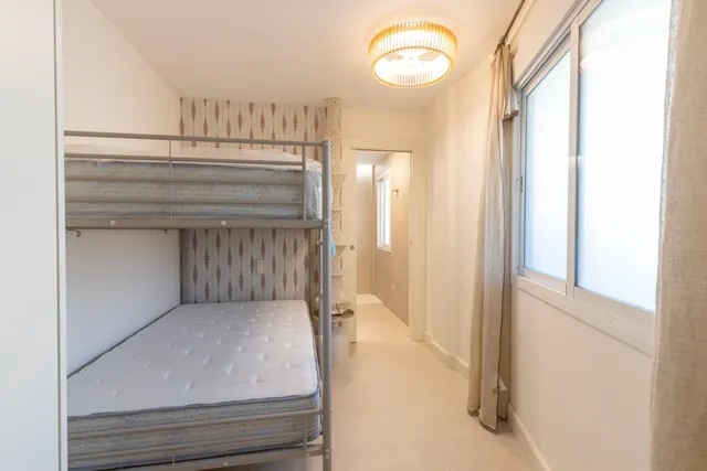 ¡exclusivo apartamento en primera linea de playa con reforma integral de alta gama! — 26