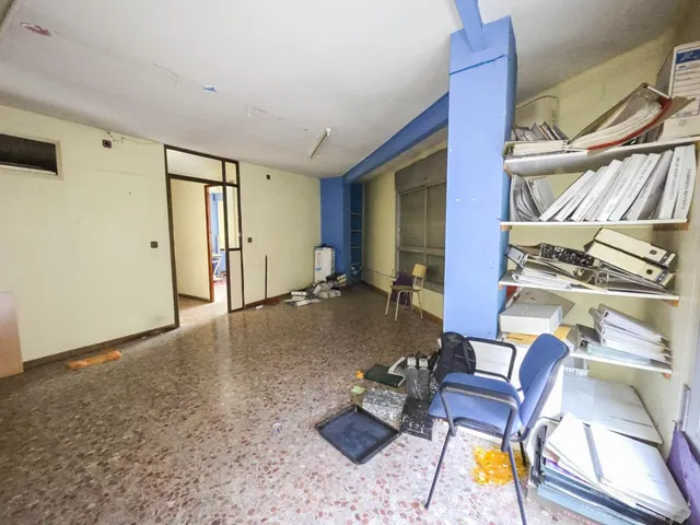 Edificio de tres plantas en alquiler en Barberá del Vallés — 10