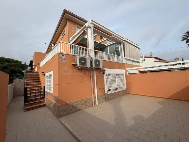 Acogedora Vivienda Unifamiliar Pareada a pocos metros de la  - foto 4