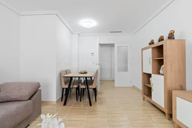 Amplio apartamento reformado en el corazón de Formentera del Segura — 3