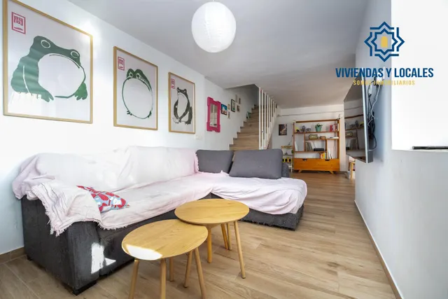 ¡Tu hogar soñado te espera en esta espectacular casa reformada! — 8