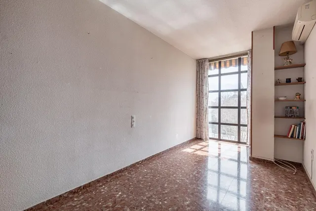 Piso con vistas a Sierra Nevada en Paseo del Salón. — 17
