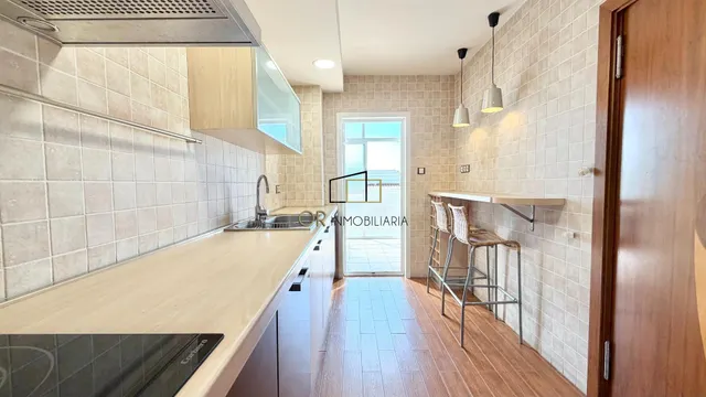 Amplio piso de 4 habitaciones con terraza y parking en La Ba