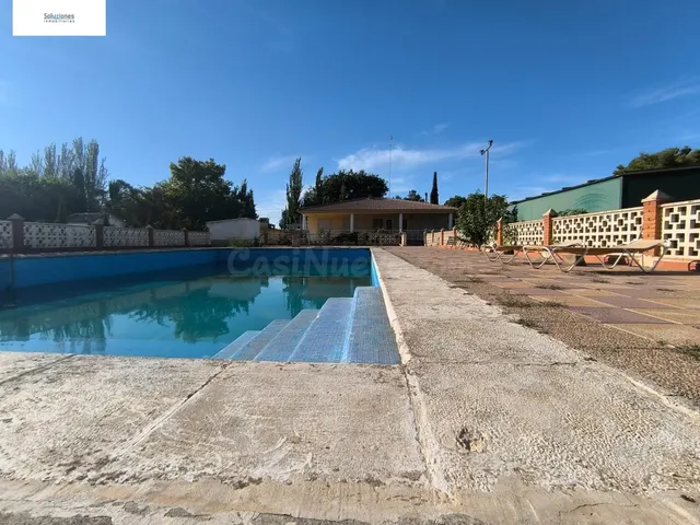 Exclusivo Chalet Seminuevo en RIACHUELOS con Amplias Instala - foto 2
