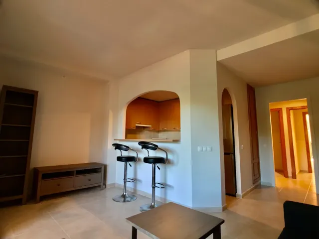 Acogedor apartamento con terraza y piscina comunitaria — 10
