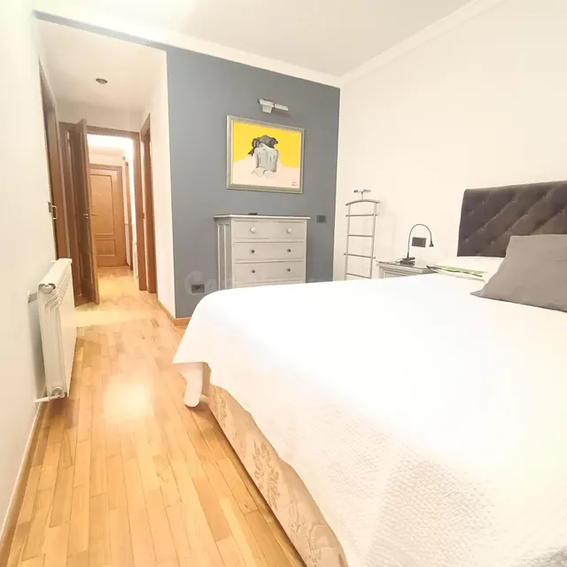 MAGNÍFICO PISO DE TRES DORMITORIOS Y DOS BAÑOS, CON PARKING - foto 2