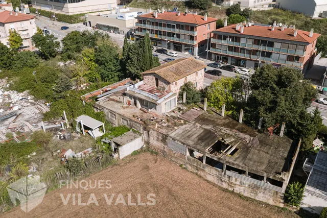 Solar edificable + masia para reformar — 33