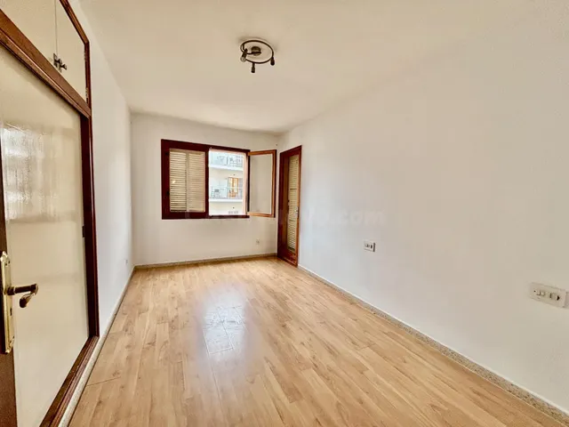 Apartamento luminoso y semi reformado de 4 dormitorios en el - foto 3