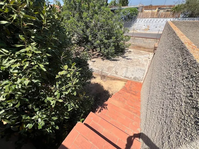 Terreno urbano en Torrent con edificación y frontenis. — 49