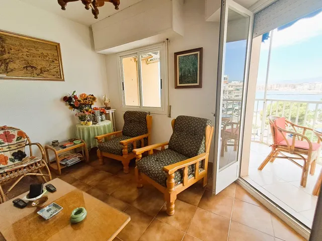 Piso de 4 dormitorios en primera línea de La Colonia con espectaculares vistas a la playa — 10
