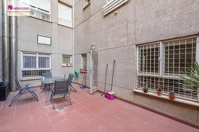Piso con gran patio en Carretera de la Sierra — 5