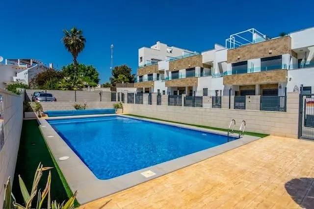 ADOSADO DE 3 DORMITORIOS Y 3 BAÑOS EN ORIHUELA COSTA (LAS FILIPINAS) — 38