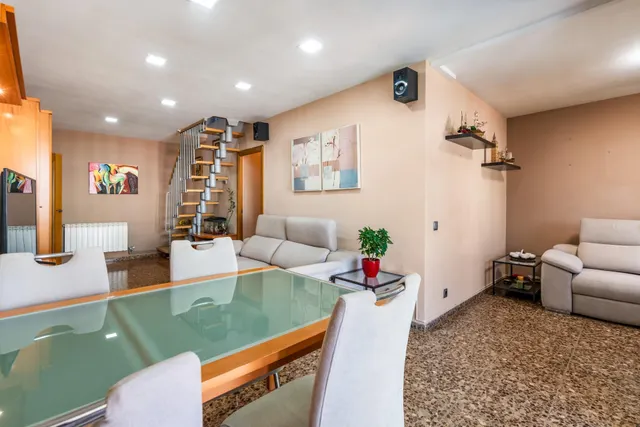 Dúplex  con 3 dormitorios mas buhardilla, 2 baños, balcón, vistas panoramicas. — 38