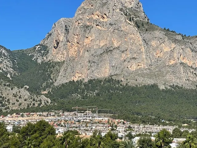 Terreno para hacer 10 chalets con vistas al mar, oportunidad. — 10