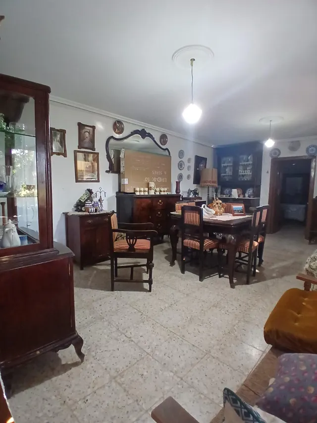 Casa con piscina y jardín. — 16