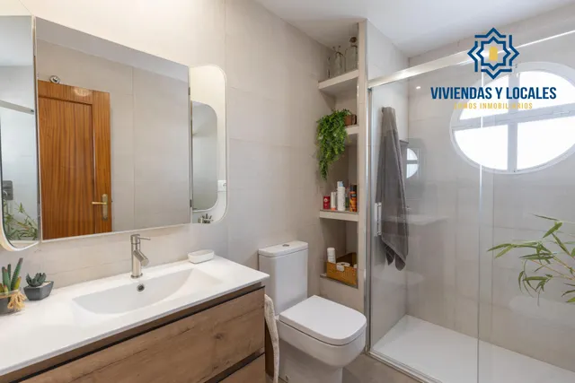 Chalet pareado con piscina, jardín y bonitas vistas a Granada en La Zubia — 32