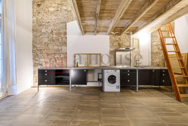 Piso con 2 lofts independientes con balcon baños cada uno y una excelente ubicación en el gòtico — 26