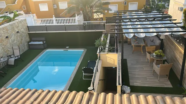 Bungalow Reformado en Montesol: Naturaleza y Confort — 40