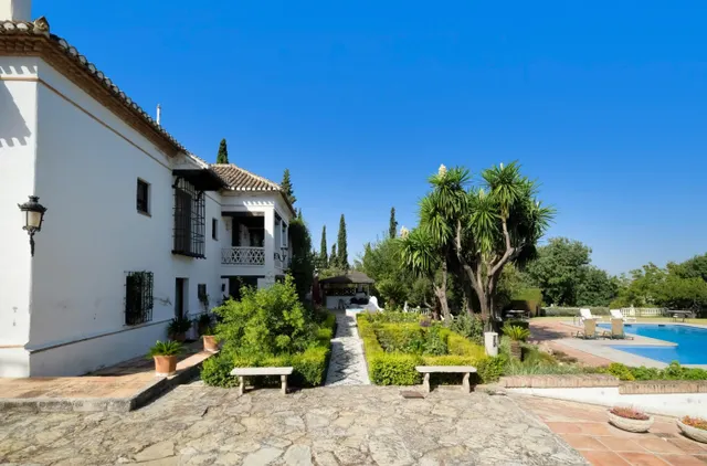 CASA DE LUJO EN LA ZUBIA — 8