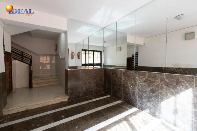 Piso 3 habitaciones en Calle Santa Margarita, junto Cmno. Bajo de Huétor — 30