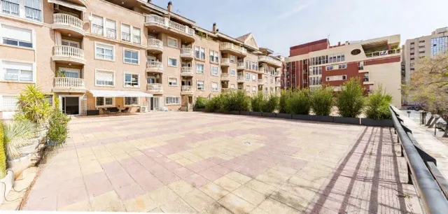 Alquiler vivienda en Juan Carlos I- Avenida Infanta Cristina. — 33