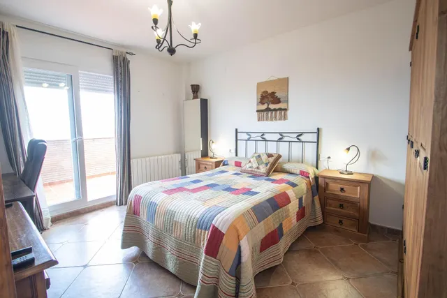 CHALET INDEPENDIENTE CON PISCINA — 48