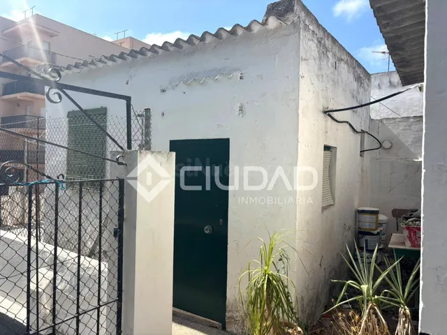 CASA PARA REFORMAR INTEGRAL JUNTO A LAS PILETAS - foto 3