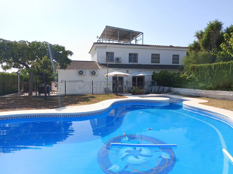 Bonita villa con piscina rodeada de naturaleza con licencia turística, cerca de la playa en Las Tres Calas