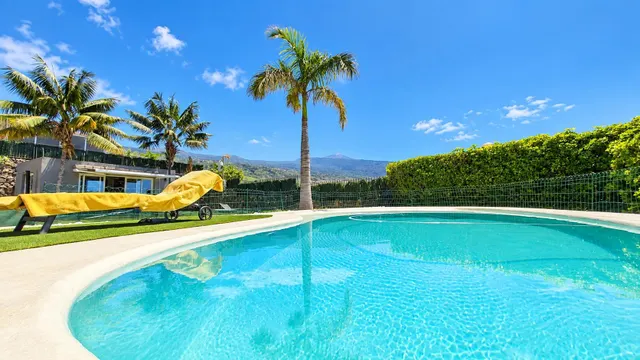 Villa independiente con gran jardín y piscina playa — 21